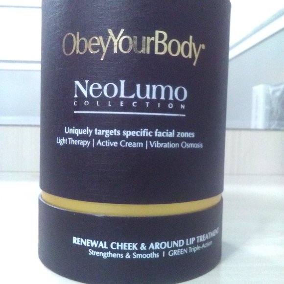 NEOLUMO RENEWAL CHEEK & AROUND LIP TREATMENT-GREEN TRIPLE ACTION-1.7 oz/50ml-NEW - Picture 3 of 5
